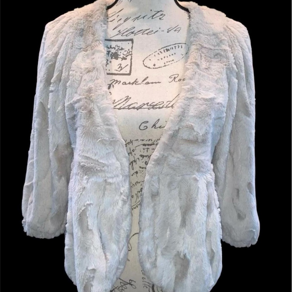 Off White Faux Fur Jacket by William B – Vintage Cropped Long Sleeve Coat S/M